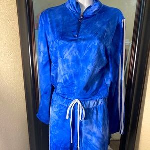 Blue Two Piece Jumpsuit with White Lines on Sleeves and Pants.💙🤍